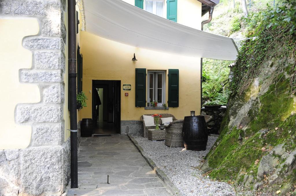 Ristorante Hotel Falchetto Brunate Exterior photo
